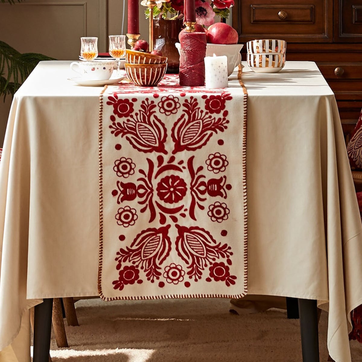 Embroidered Floral Pattern Table Runner, Double-sided Tweed Table Runner, Red Elegant Table Runner, Unique Christmas Gift, Custom Size - Etsy