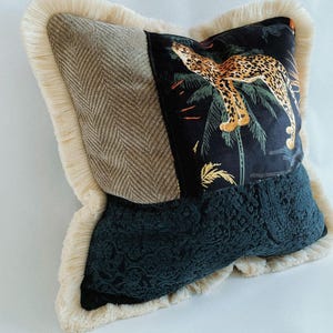 Kissenbezug im Leoparden-Patchwork-Stil, Kissenbezug mit Fransen, maximalistische Dschungel-Dekoration