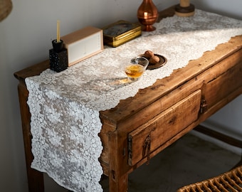 Chemin de table en dentelle blanche avec broderie florale, décoration de table à manger faite main, cadeau de mariage personnalisé, accessoire de maison personnalisé, décoration élégante