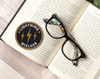 Toppa ricamata Lightning Wielder - Merchandising del Cavaliere dei Draghi della Quarta Ala