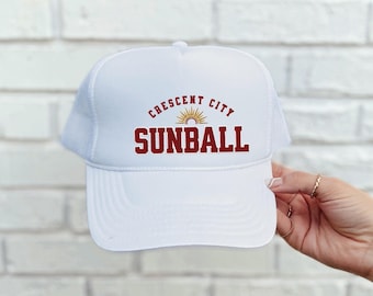 Crescent City Sunball-hatt, boklig merchandise, Bryce Quinlan, Athalar, Lunathion, broderad basebollkeps