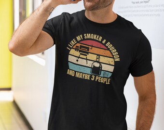 Me gusta fumador y bourbon tal vez camisa de 3 personas, regalo de verano a la parrilla, regalos únicos para beber whisky, camiseta del sur del país, camiseta introvertida