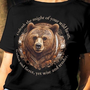 Camiseta unisex de algodón con espíritu animal de oso, camiseta inspirada en la naturaleza para la fuerza y la transformación, ropa consciente, regalo para personas espirituales