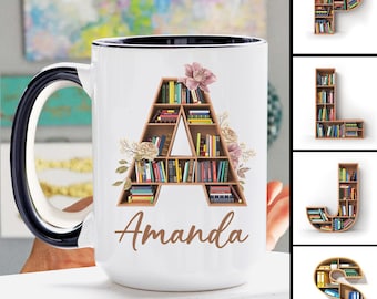 Personalisierte Buchtasse, Bücherregal Alphabet Buchstaben Kaffeetasse, Benutzerdefinierte Namen Kaffeetasse, Geschenk für Buchliebhaber, Leseliebhaber, Bücherwurm, Nerd