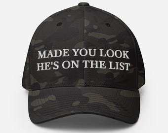 不思議なハット☆トランプ 彼はリストに載っている帽子、面白い反トランプ風刺繍入り構造化