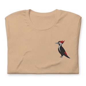 Pileated Specht-T-Shirt, EMBRODIERED Kurzarm-Rundhals-Shirt, Specht-Geschenke, Vogelverfolgungsgeschenke, verschiedene Farben