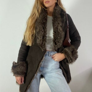 Manteau style afghan marron foncé en fausse fourrure, taille L