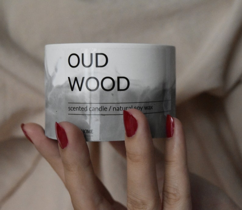 Scent: Oud Wood
Size: Small (8.3*5.6 cm)