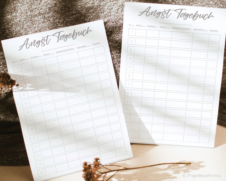K&ouml;nnte beinhalten: Zwei druckbare Seiten mit dem Titel "Angst Tagebuch" auf Deutsch. Die Seiten sind in Spalten mit &Uuml;berschriften f&uuml;r Datum, Situation, Details, emotionale Reaktion, Achtsamkeitstechniken und Beobachtungen unterteilt.