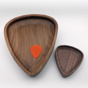 Walnut Wood Guitar Pick Dish, Minimalist Holder Tray, Gift for Guitarist, Musician Desk Accessory, Walnut Plectrum Catcher, Player Bowl