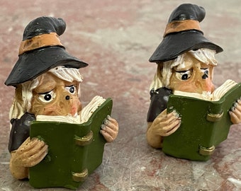 2 Fingerhüte Hexe mit Buch in der Hand – Fingerhut – in gutem Zustand