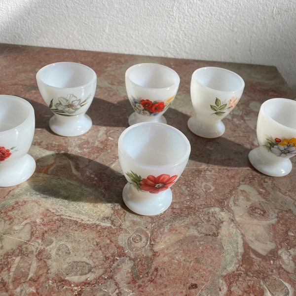 Set/6 Acropal opaline glas wit met floraal decor - eierdopjes egg cups Vintage 1960s/1970s  Verschillende decors bloemen in goede conditie