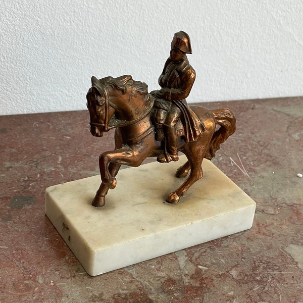 Napoleon bronze statue on marble base. 11x6.5x12 cm ( 5 inch) Square screws - early 20th century Grand Tour object bronze antique