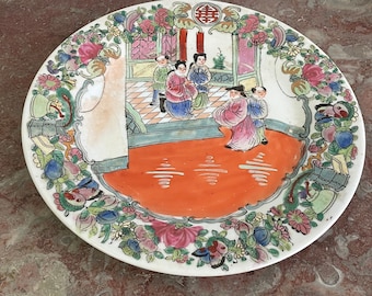 Macau 1980s - ceramic plate 26 cm / 10.4 inch diameter - in good condition. Marked on the back. Court scene China