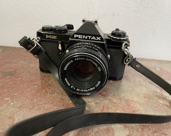 Pentax Asahi ME 35mm camera - camera with SMC PENTAX M lens Asahi Optical Co. 1:2 50mm no. 3969546 Tested and working from period 1976-1981