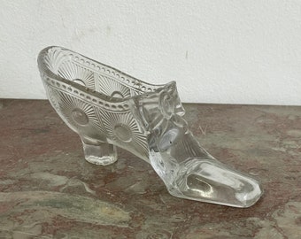 Jewelry dish glass shoe 18 cm jewelry box for on the toilet table - or as decoration In good condition