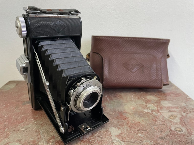 Agfa Billy Pronto folding camera bellows camera Tested Working Early 1950s In bag. Lens Agfa Agnar 1:6.3/105 very nice roll film camera image 1