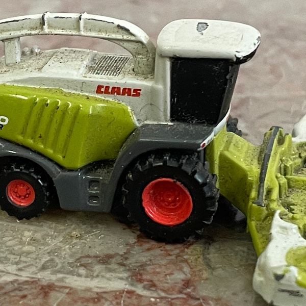 Schlüsselanhänger Traktor CLAAS Jaguar 980 der Marke Universal Hobbies – in gepflegtem Zustand