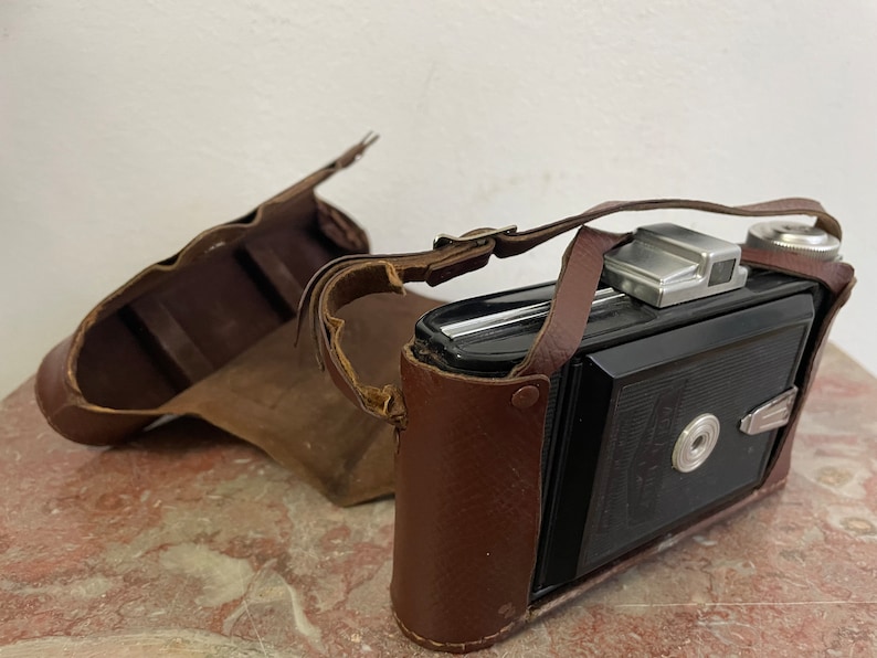 Agfa Billy Pronto folding camera bellows camera Tested Working Early 1950s In bag. Lens Agfa Agnar 1:6.3/105 very nice roll film camera image 10