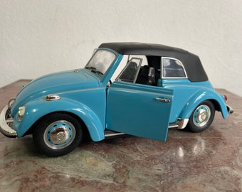 Revell AG 1:18 VW Beetle convertible light blue model car scale model