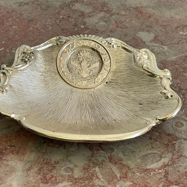 Vide Poche - Metal jewelry dish - approx. 13x12x2 cm - shell model with embossed decor