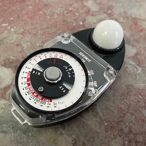 Sekonic Studio Deluxe L-28C Exposure Meter Light meter photography - vintage 1950s. Made in Japan. Number 669550 In good condition - rare