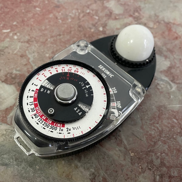 Sekonic Studio Deluxe L-28C Exposure Meter Photographie de photomètre - vintage des années 1950. Fabriqué au Japon. Numéro 669550 En bon état - rare