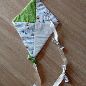 子供部屋/赤ちゃん部屋用の羊柄の凧の壁飾り