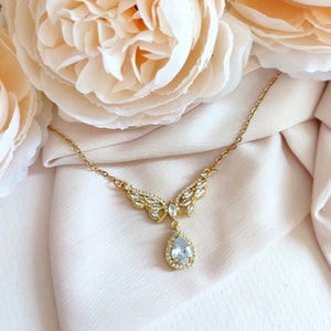 Necklace *DAPHNÉE*/ fine gold stainless steel chain/crystal drop butterfly pendant/retro vintage princess Bridgerton style necklace