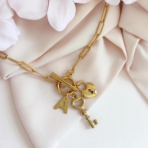 Colar *SOPHIA*/colar com carta personalizada/corrente de aço inoxidável dourado/pingente de carta com cadeado de coração/chaves/personalizável/ideia de presente