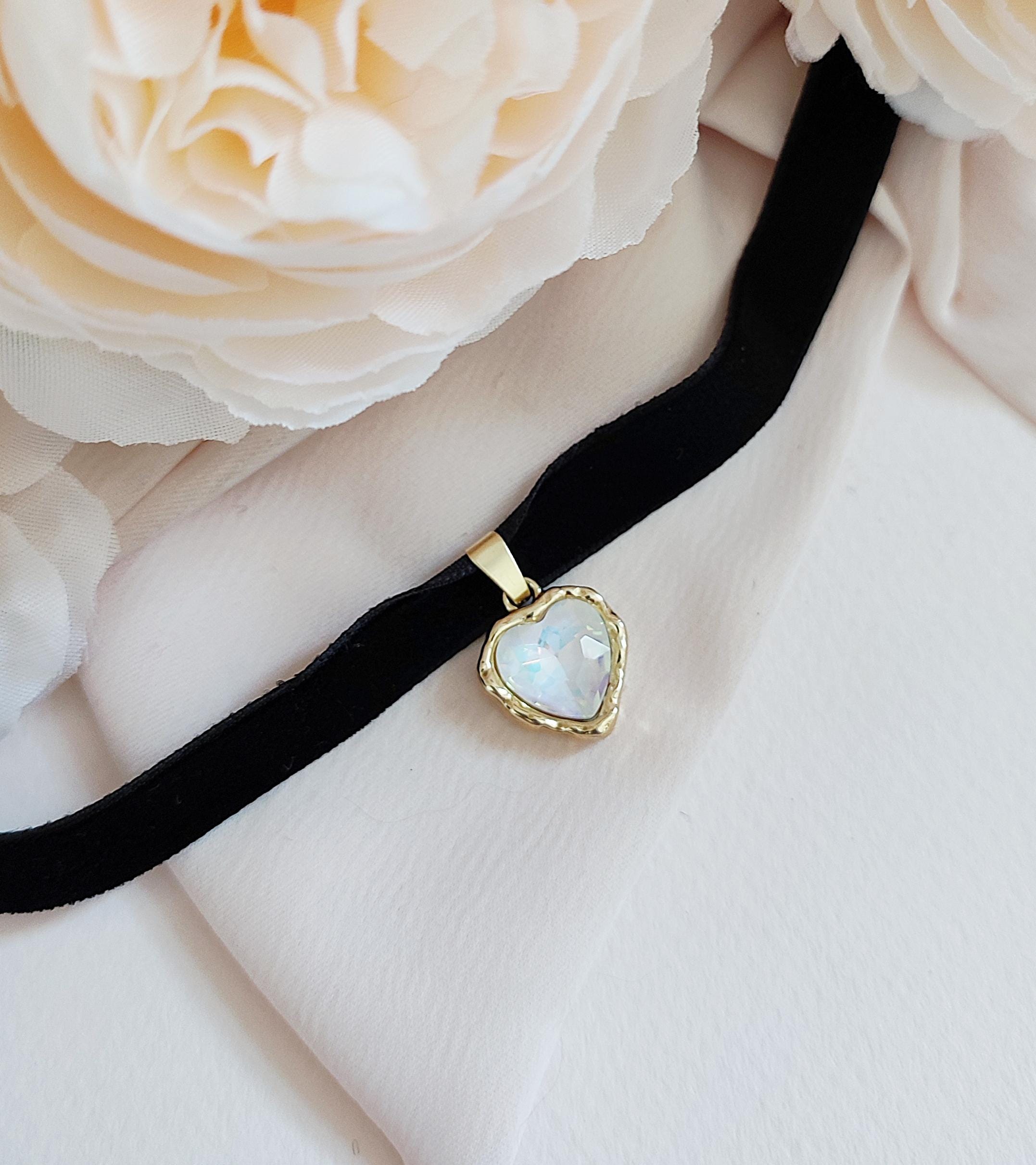 *Alicia* necklace/black velvet choker/golden white heart pendant/trendy vintage retro style jewelry