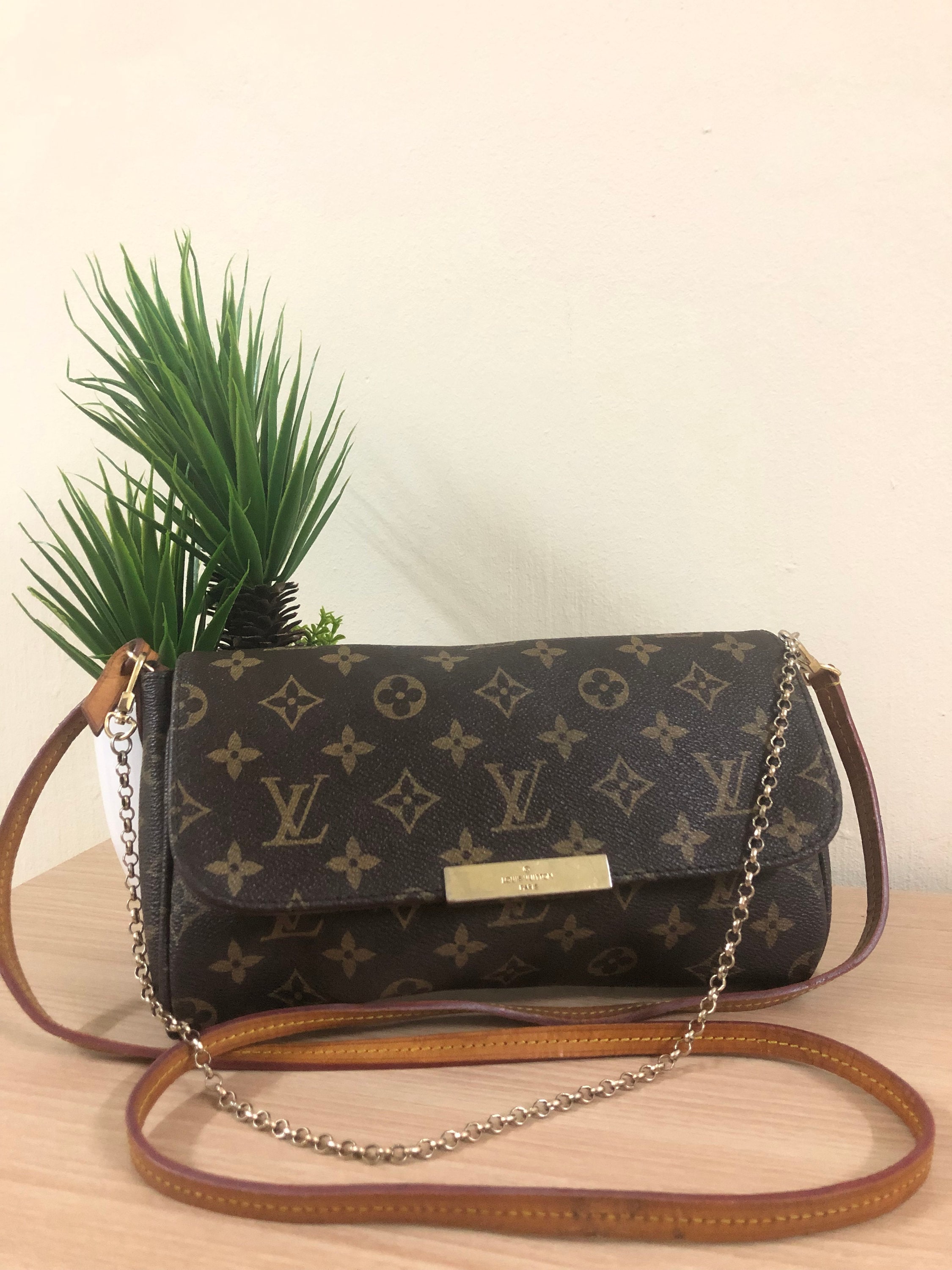 Pre-owned Louis Vuitton 2013 Eva Crossbody Bag In Brown