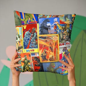 Kussen met filmposter: Retro Godzilla collage kussen voor woondecoratie