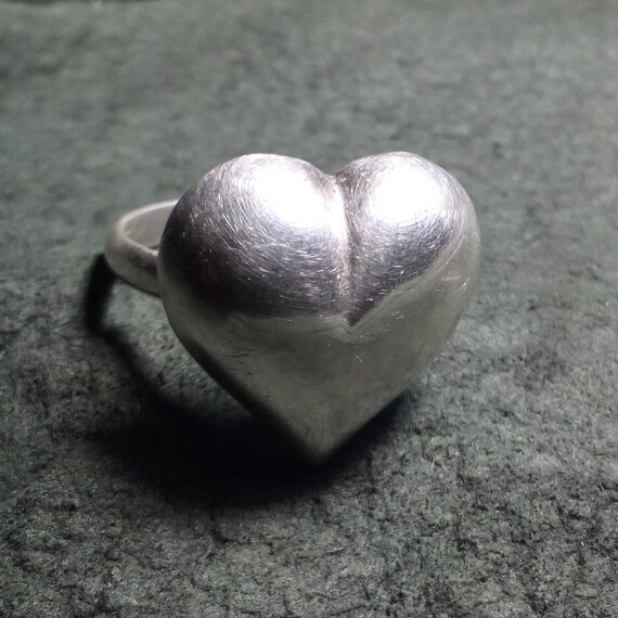 Sterling Silver HEART RING Vintage size 7 - image 2