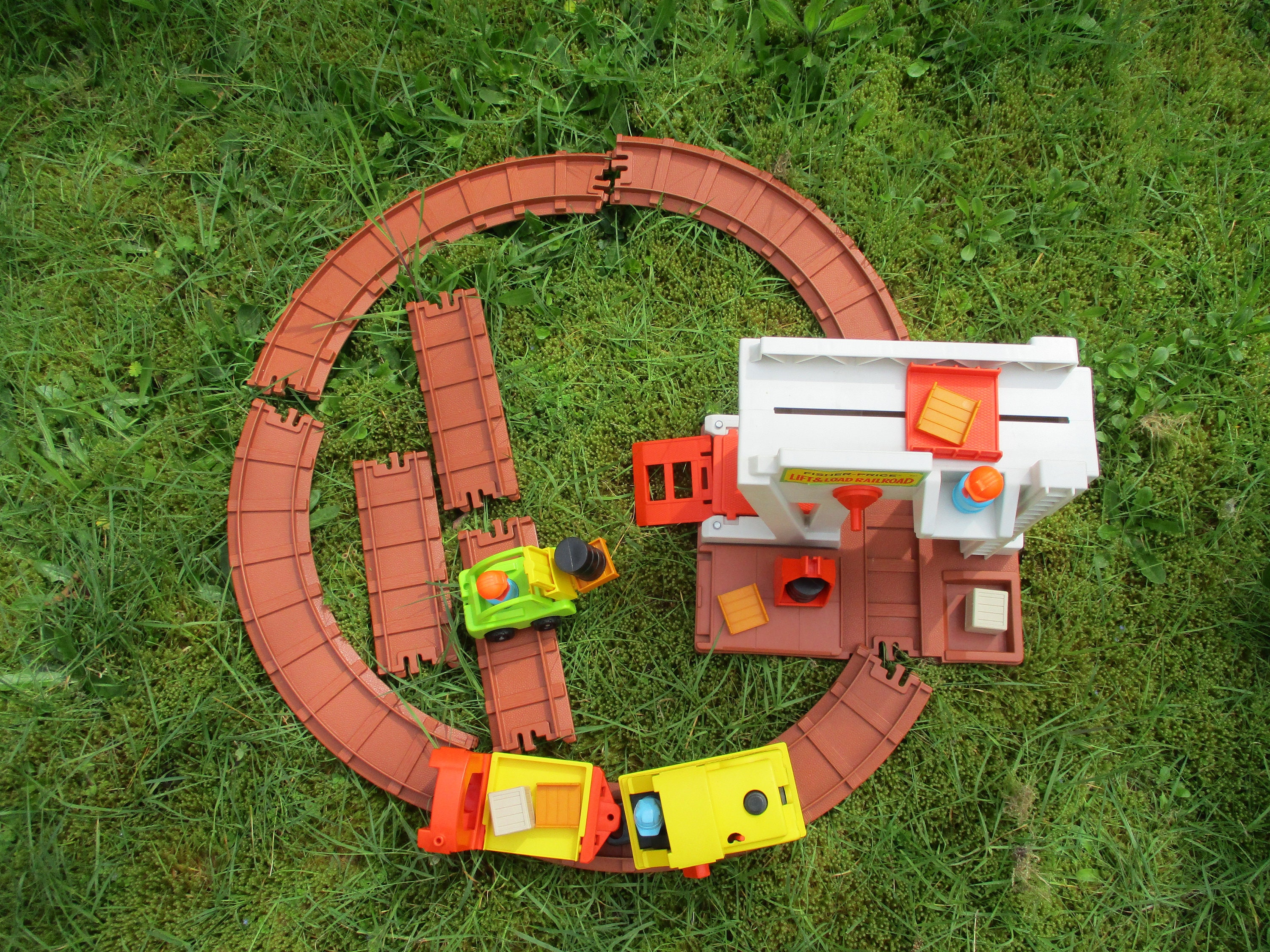 Fisher Price 943 Little People Lift & Load Railroad Vintage 1978