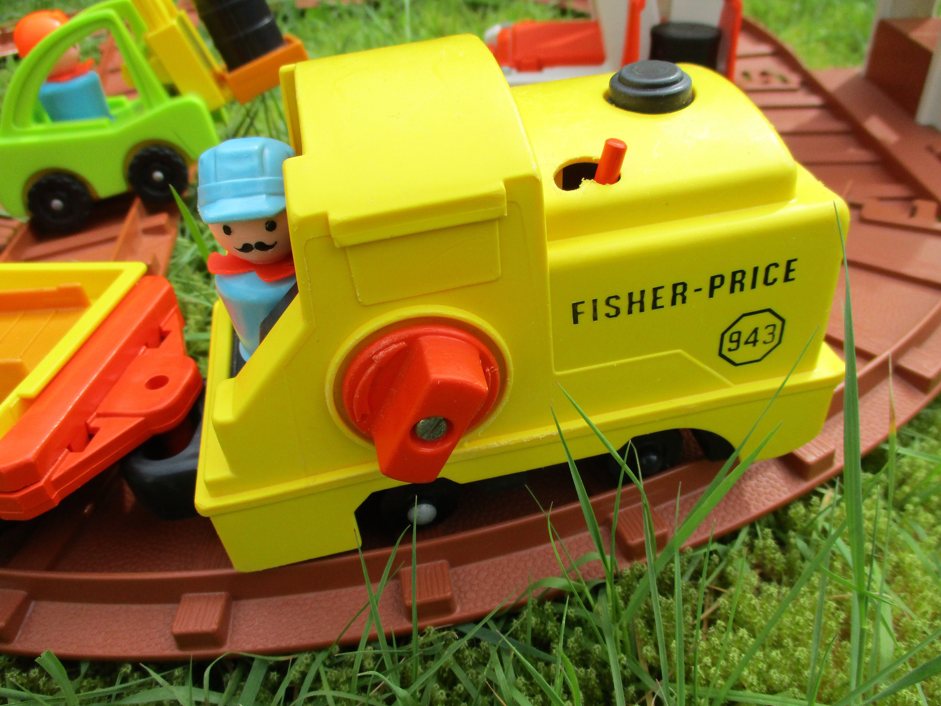 Fisher Price 943 Little People Lift & Load Railroad Vintage 1978