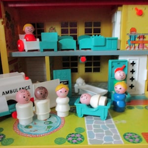 Fisher Price 931 Little People Children's Hospital vintage 1970s near complete