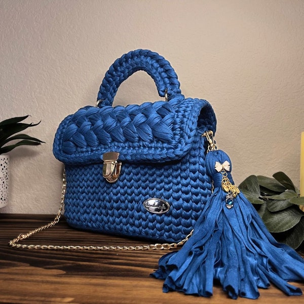 Beautiful deep blue hand bag, handmade, trapillo