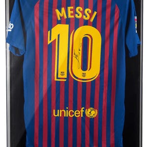 Vitrina de acrílico 3D personalizada para camisetas deportivas: protección UV, montaje en pared o mesa, almacenamiento de recuerdos imagen 10