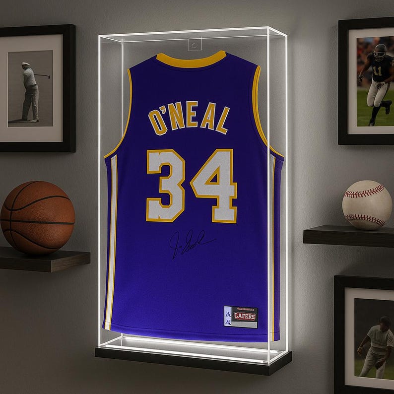 Puede incluir: Un juego de tres tazas de cer&aacute;mica con un acabado mate moteado. Las tazas son de color crema, marr&oacute;n claro y marr&oacute;n oscuro. Cada taza tiene un dise&ntilde;o simple y minimalista.