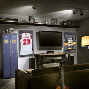 Puede incluir: Un juego de tres tazas de cer&aacute;mica con un acabado moteado y mate. Las tazas son de color crema, gris claro y gris oscuro. Cada taza tiene un dise&ntilde;o simple y minimalista.