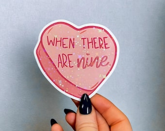 Pegatina feminista "Cuando hay nueve" / Pegatina de vinilo con cita de RBG / Pegatina para portátil sobre el empoderamiento de la mujer / Regalo de feminismo político