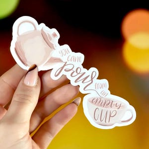 Autocollant inspirant pour prendre soin de soi - Autocollant en vinyle sur la santé mentale « Vous ne pouvez pas verser dans une tasse vide » pour ordinateurs portables, bouteilles d'eau, journaux intimes, cadeaux