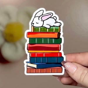 Adesivo de pilha de livros de coelho fofo, decalque de leitura de coelho aconchegante, adesivo de vinil para laptop, garrafa de água, diário, presente estético para leitores
