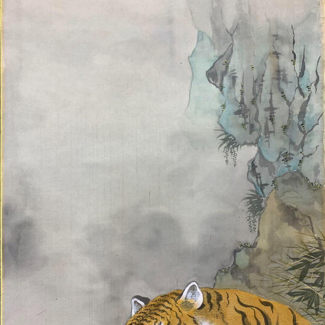 掛軸 妹尾春水 岩上双虎図 共箱 表装 土江水月 2-58 仙水作の掛け軸 – 岩上の双虎、サイン入り、箱付き、力強さと守護を