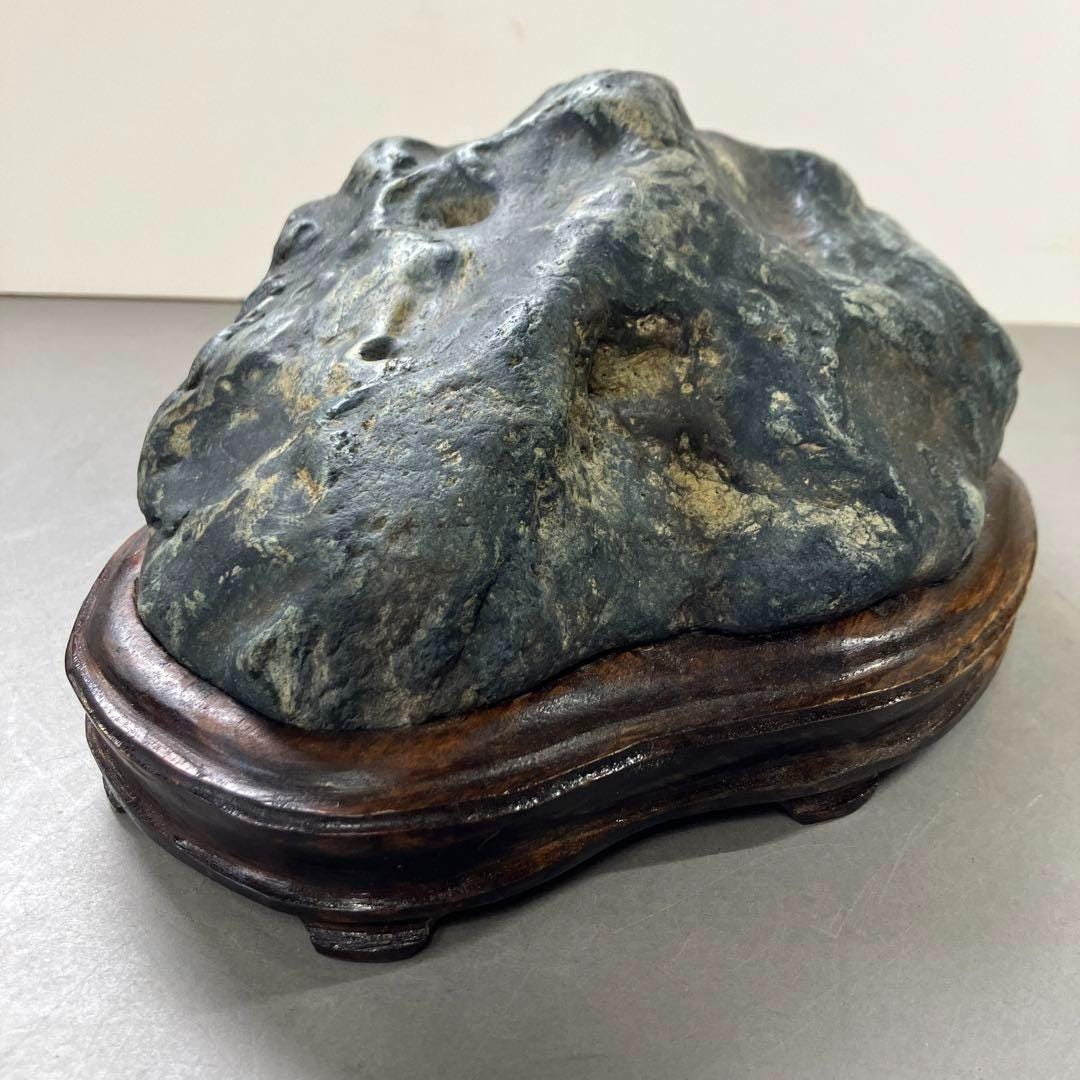 Kōtarō Suiseki Japanese Viewing Stone – Large Mountain-shaped