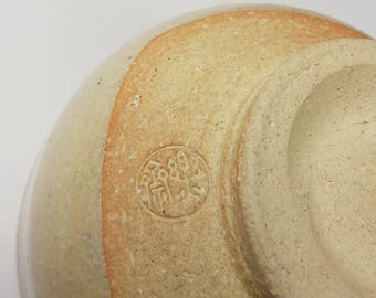 高橋楽斎作 信楽焼 書道茶碗 – 「ゆう」の文字入り抹茶茶碗、署名入り