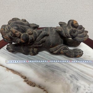 Antique Wooden Shishi Lion Sculpture – Edo-Era Style Carving, Feng Shui Guardian Figure for Protection & Prosperity, 37cm Wide