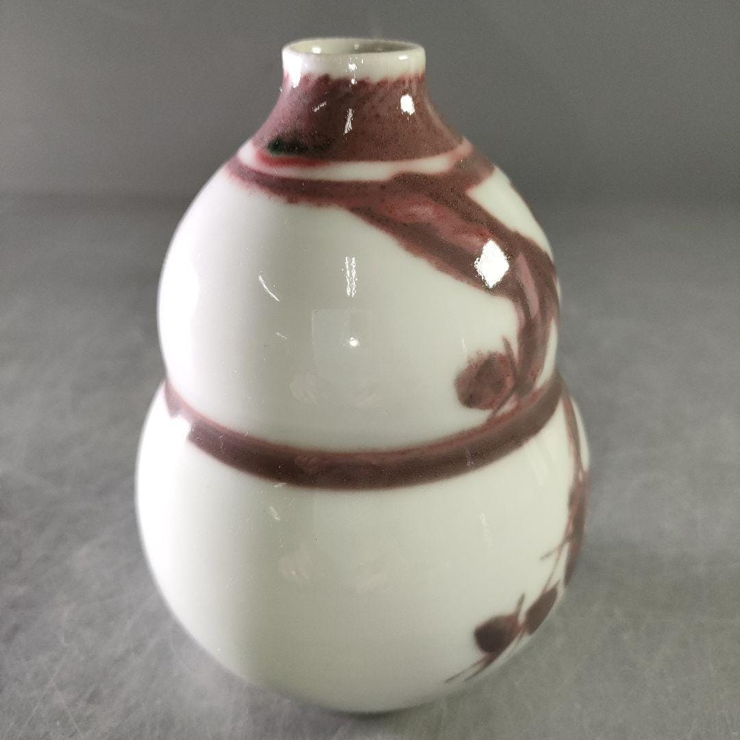 吉田隆作 磁器製酒器 – 瓢箪形徳利、釉下梅文様、金田竪型、銘入り木箱