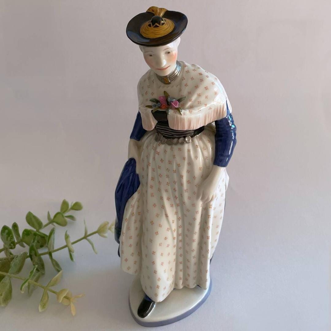 レア！Nymphenburg ニンフェンブルグ サイ陶器彫刻 レア！Nymphenburg ニンフェンブルグ サイ陶器彫刻